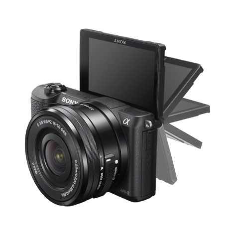 Sony A5100 con LCD touch ribaltabile fino a 180 gradi